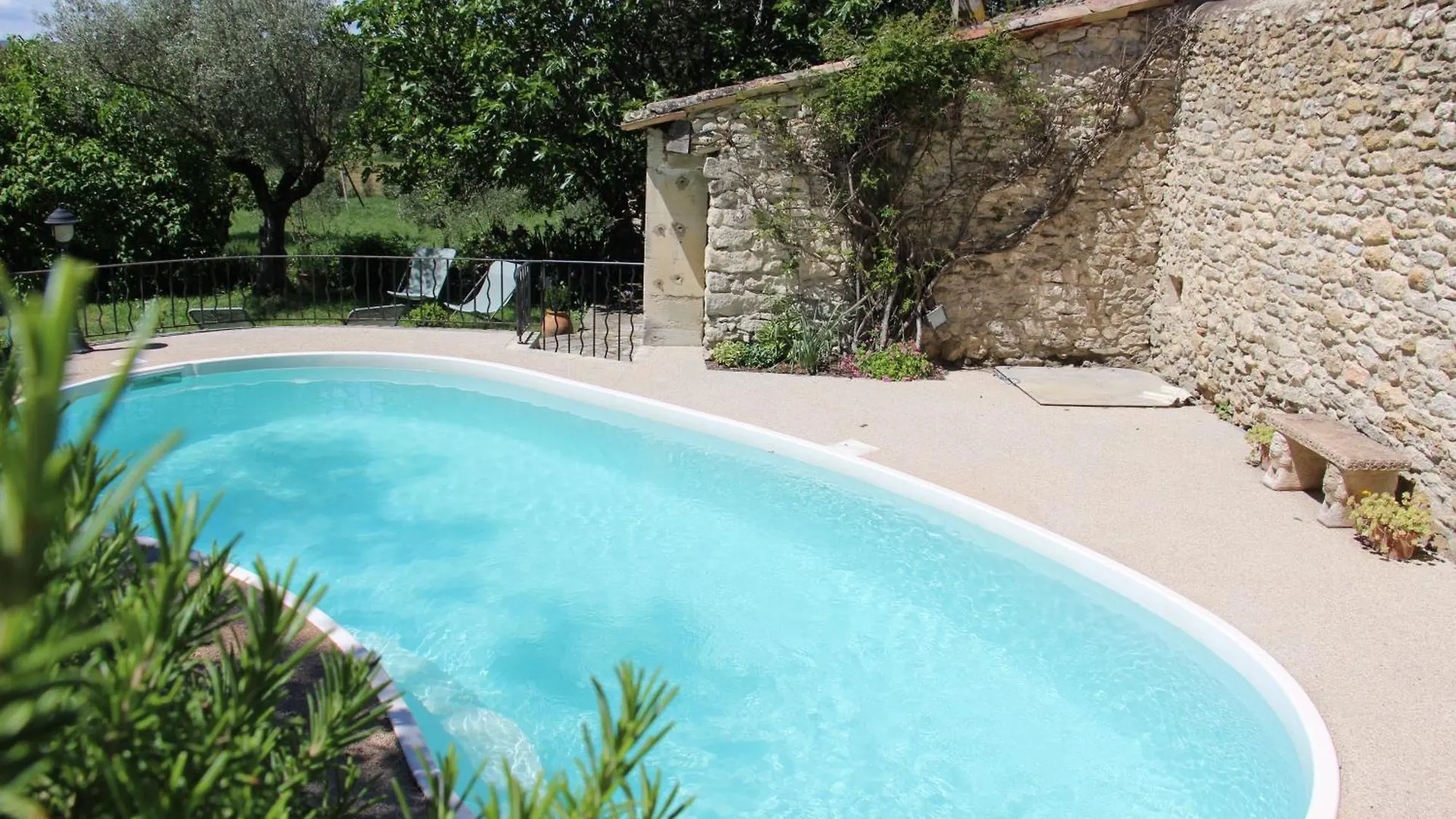 Le Mazet, Gite Des Lucioles En Provence Montsegur-sur-Lauzon 0*,  France