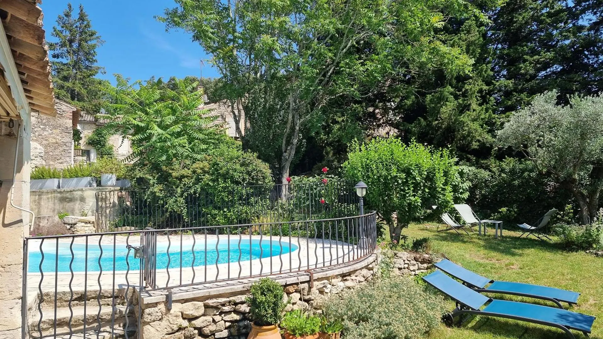 Le Mazet, Gite Des Lucioles En Provence Montsegur-sur-Lauzon 0*,  France